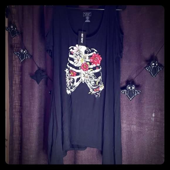 Hot Topic Tops - Cold Shoulder Oversized Ribcage Shirt